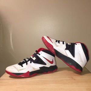 Nike Lebron James Zoom Solider VII